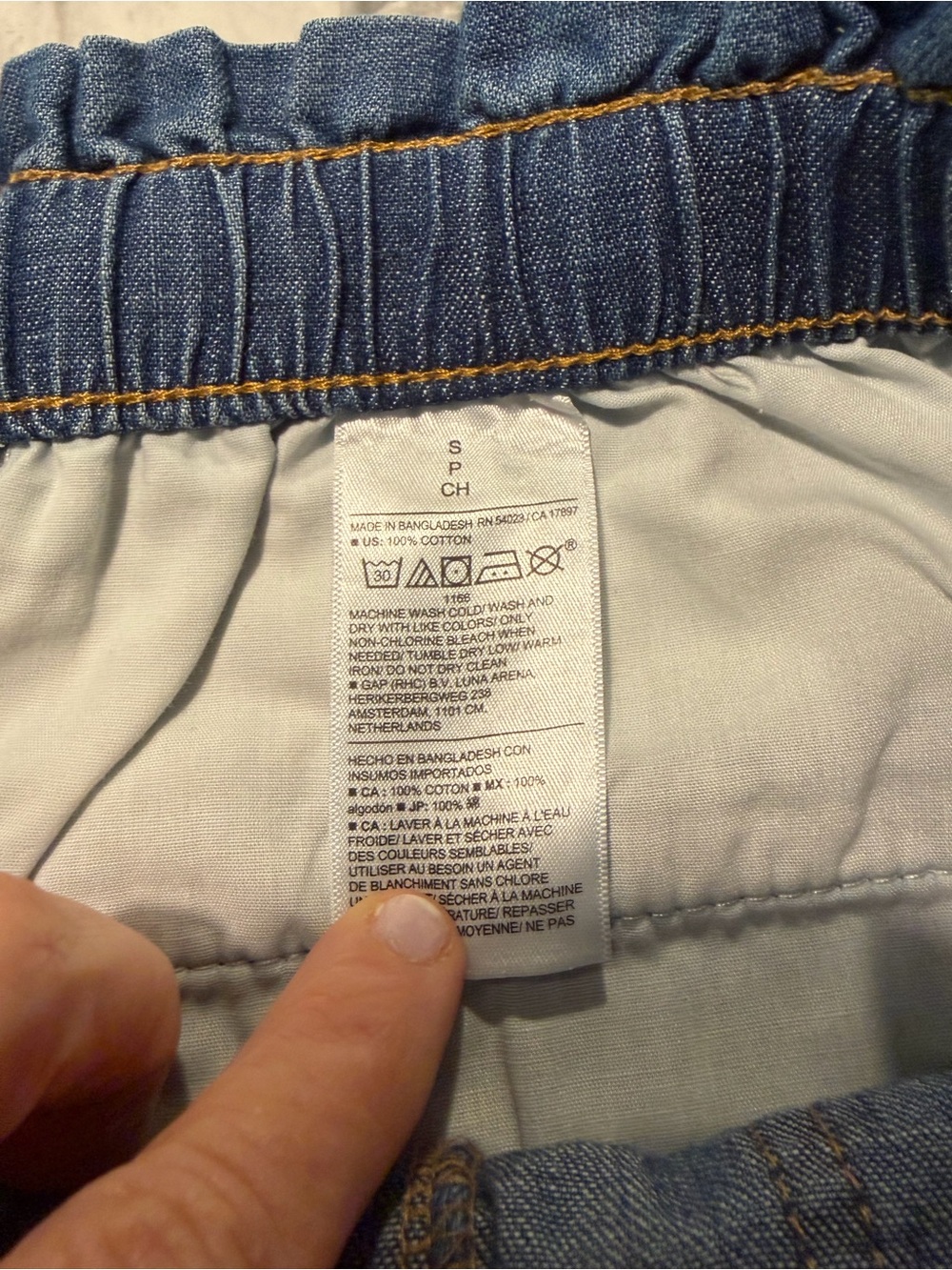 Banana Republic Blue Denim Elastic waist-mid rise Shorts - Picture 4 of 5